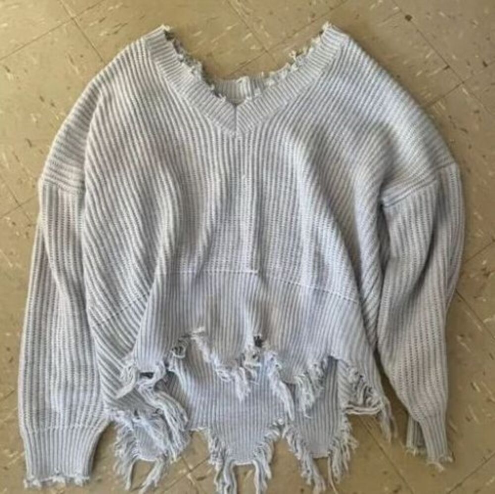 Oversized Distressed Knitted Gray V Neck Drop Sweater Moon & Madison Size S